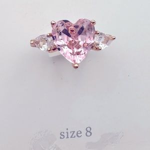 🩷 Pink 🩷 Heart shaped center cubic zirconia side stones - rose cold band sz8